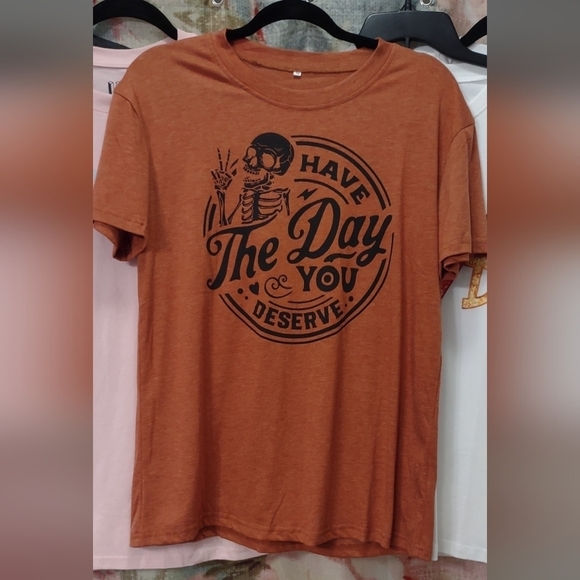 Unisex Medium T SHIRT 🧡 HAVE THE DAY YOU DESERVE - Picture 2 of 7